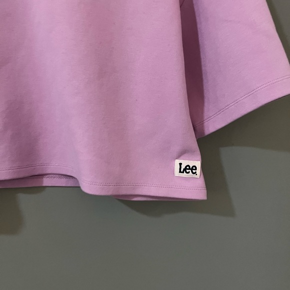 Lee oversize cropped short sleeves sweatshirt, in Sugar Lilac, Size small - Picture 2 of 5